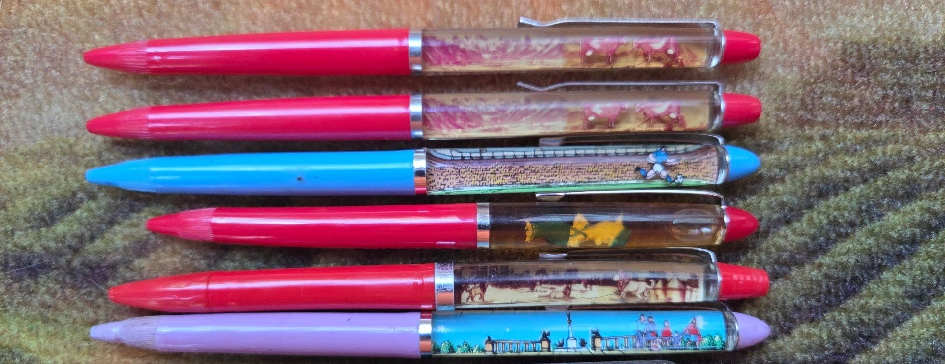 Set Pixuri Vintage cu Lichid și Imagine Mobilă (Floaty Pens)