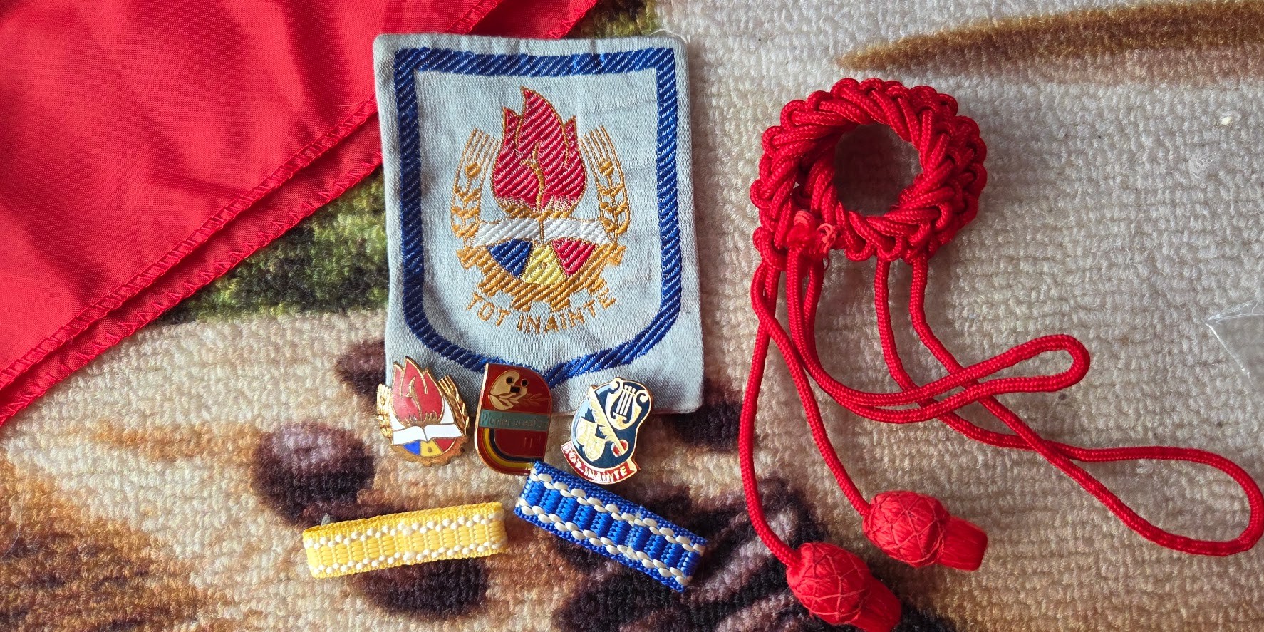 Set Pionier RSR – Șnur Comandant Grupa , Cravată și Insigne de Merit - imagine 3
