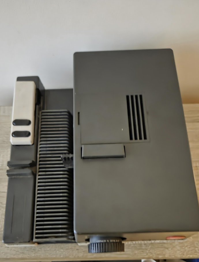 Proiector Diapozitive Vintage Leitz Pradovit R 150 (Anii 1976-1978) – Funcțional - imagine 6